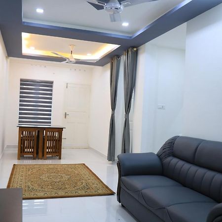 Yelza Hotel And Residence Alwaye Buitenkant foto