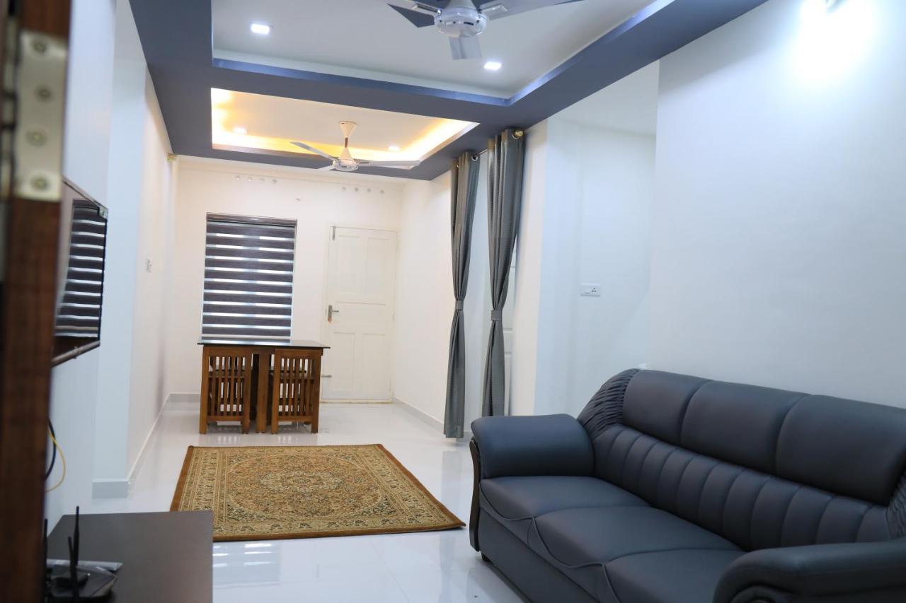 Yelza Hotel And Residence Alwaye Buitenkant foto