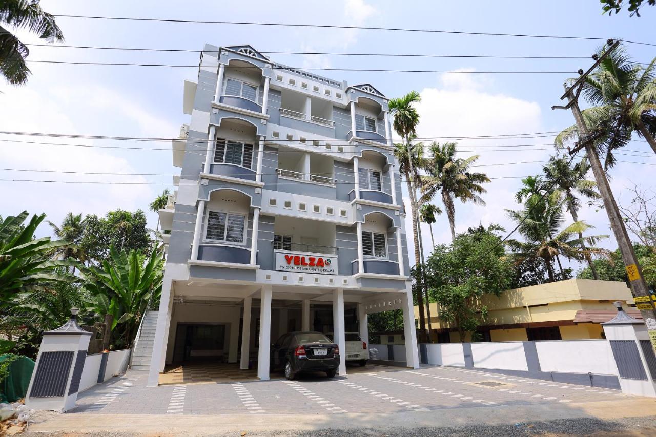 Yelza Hotel And Residence Alwaye Buitenkant foto
