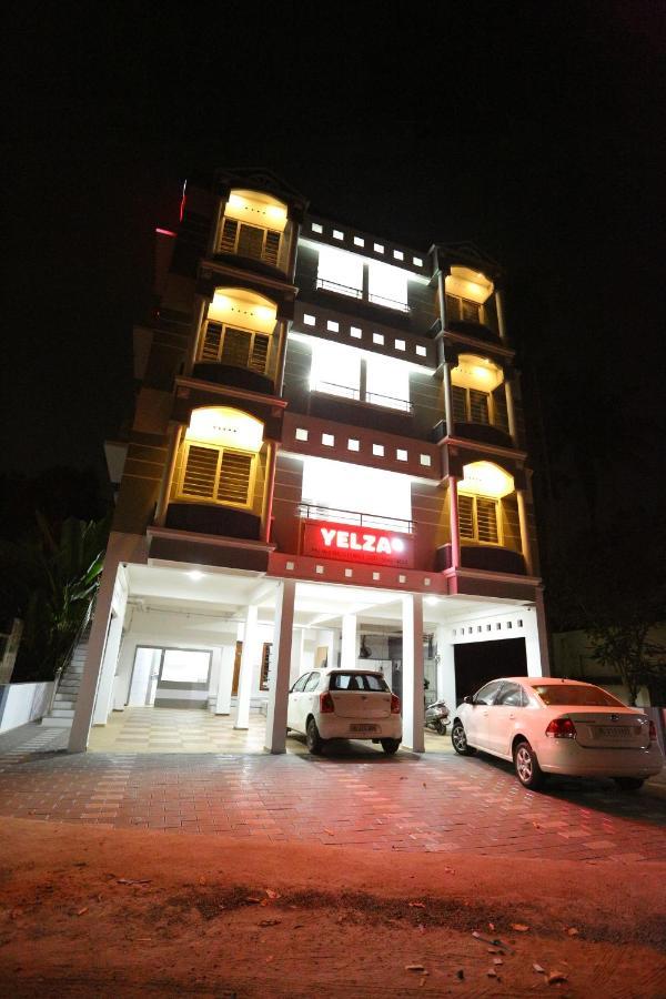 Yelza Hotel And Residence Alwaye Buitenkant foto