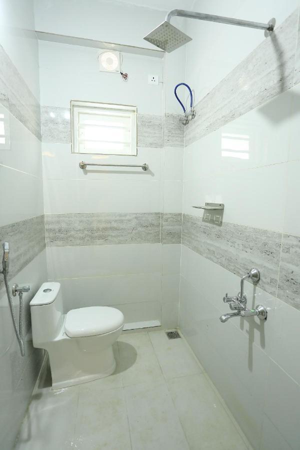 Yelza Hotel And Residence Alwaye Buitenkant foto