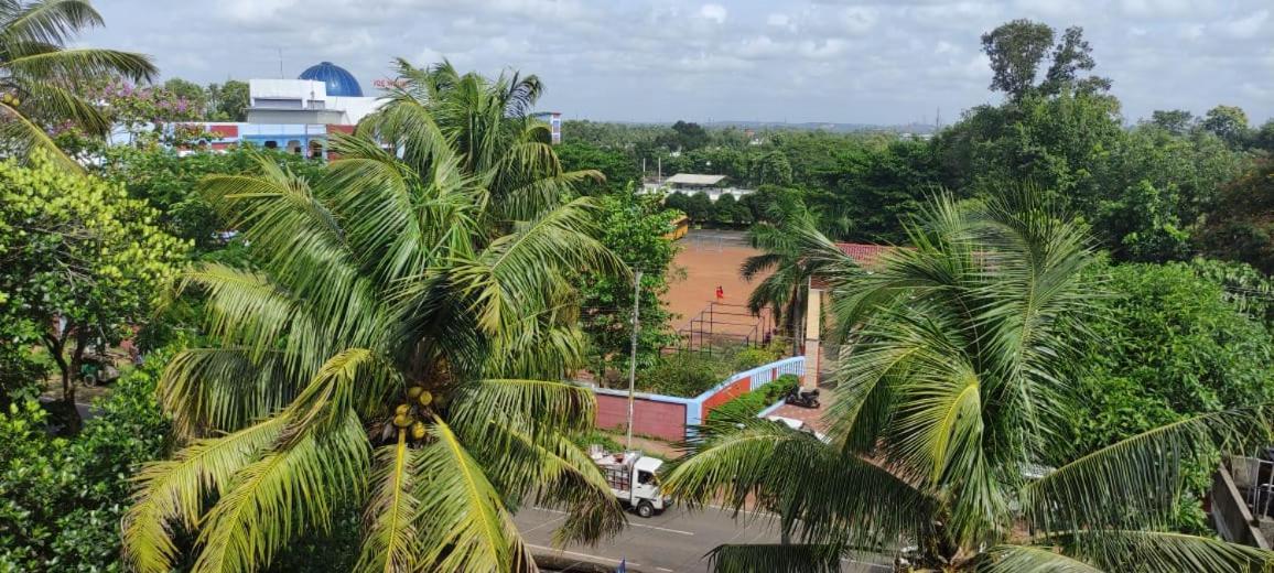 Yelza Hotel And Residence Alwaye Buitenkant foto