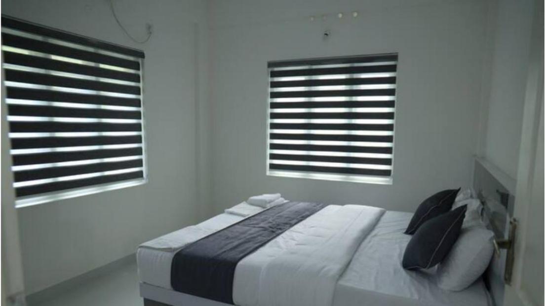 Yelza Hotel And Residence Alwaye Buitenkant foto